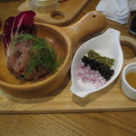 ニュー貝殻荘 - 鮪ほほ肉のタルタル　