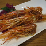 ニュー貝殻荘 - シーフードプレートの赤海老の頭は、
      
      チューチューしないで、食後に高温の油で揚げていただいて。
      
      