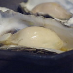 ニュー貝殻荘 - 蒸し牡蠣のウォッカ　フランベ　ガスパチョのソースを添えて