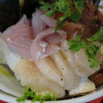 ニュー貝殻荘 - 北海道産の生帆立、鱸。