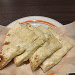 インドレストランDIWALI 梅田店 - カシミリチーズナン