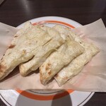 インドレストランDIWALI 梅田店 - カシミリチーズナン