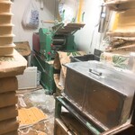 よもだそば - 地下階の製麺室