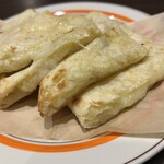 インドレストランDIWALI 梅田店 - カシミリチーズナン