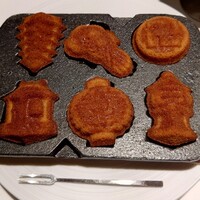 オマージュ - 人形焼の型の焼きたてフィナンシェ