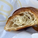 ゴントラン シェリエ 東京青山店 - クロワッサン断面