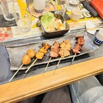 居酒屋 かっちゃん - 焼鳥セットおまかせ5本タレ　つくね、革、こころ、もも、レバー