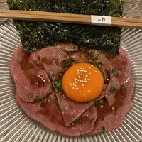 焼肉&手打ち冷麺 二郎 KANAYAMA - 二郎赤身炙りユッケ