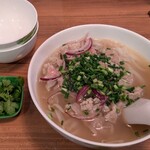 ベトナム料理レーロイ - 牛肉のフォー