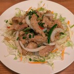 ベトナム料理レーロイ - レモングラスを効かせた炒め物