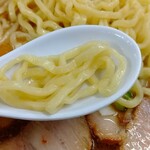 松食堂 - 曽我製麺の中太麺