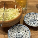 ニュー大衆居酒屋 三ぞう - お通しキャベツ