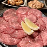 炭火焼肉 たけのうち 本店 - タン塩