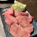 炭火焼肉 たけのうち - 厚切り特上タン
