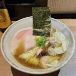 ジャパニーズ ラーメン 五感 - 特上醤油らぁめん¥2200、【限定】芝海老ワンタン¥300、瓶ビール（小）¥500