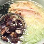 串とろ - <'14/11/25撮影>旨塩濃厚しじみラーメン 1050円