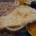 New Kathmandu kitchen Chogo - 大きめなナンとチキンカレー