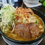 野菜が美味しい鶏豚ラーメン まる重 - カレーラーメン：7８0円にもネギトッピング：１００円