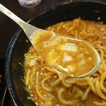 野菜が美味しい鶏豚ラーメン まる重 - カレーラーメンは是非玉ねぎ増し増しで