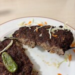 HUJRA HALAL FOOD & RESTAURANT - 断面