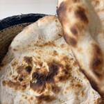 HUJRA HALAL FOOD & RESTAURANT - ナン2