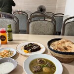 HUJRA HALAL FOOD & RESTAURANT - 欲張り