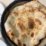 HUJRA HALAL FOOD & RESTAURANT - ナン1