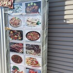 HUJRA HALAL FOOD & RESTAURANT - 外のメニュー