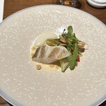 Le RESTAURANT - 片瀬魚店平安丸　神経〆オオモンハタのポワレ　ヴァンジョーヌの香り　カリフラワーのリーク