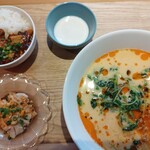 CANTON8茶楼 - 吉祥寺セット。担々麺、ミニ麻婆丼、よだれ鶏、デザート