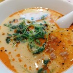 CANTON8茶楼 - 担々麺近影。結構辛いかも