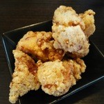 野菜が美味しい鶏豚ラーメン まる重 - これでもか！とニンニクのきいた唐揚げ！