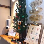 京氷ゆきみ庵 - メニューの脇にはクリスマスツリー!!( ^o^)ﾉ