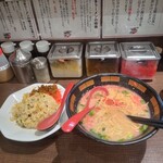 博多ラーメン 福や - ミニチャーハンでも割と満足な量