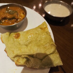 ナタラジ - 食べすぎ注意　小松菜ナン　キャベツのカレーが美味しい