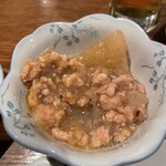 魚酒房 扇子 - 大根と鶏ひき肉の煮物、ごま油かな？香りがよく美味しい