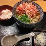 柏庵 - 紅生姜とイカかき揚げ蕎麦(温)