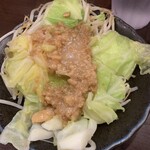 やまふじ家 - 料理写真:LINE会員限定の背脂もやキャベ50円