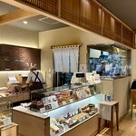 あなごめしうえの - 穴子飯弁当、一品物の販売コーナー