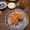 西麻布 豚組 - カリカリのよく揚がったカツです。右上はドレッシングです