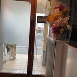 食堂ミートル - 皆さん並んでます。