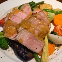 越後モチ豚肩ロースの炭火焼き　～シャリアピンソース～