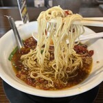 台湾ラーメンと酒菜のお店ジャン&スワン - 麺は細麺、コレが抜群に合う。