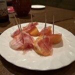 タパタパタパス - 生ハムと柿