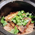 こだわりもん一家 - 仕上げに三つ葉をパラパラッと