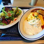八木商店wine&coffee - ダブルソースの半熟オムライス　柔らかハンバーグチーズ乗せ　サラダ付き