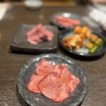 にく家 牛地蔵 - 