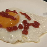 お好み焼き　でぃお - 赤い目玉焼きw