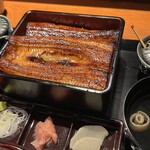 鰻の成瀬 - 料理写真:一尾分ぎっしり