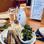 町屋 あかりや - 地味盛り（大根葉の煮浸し、ポテサラアンチョビのせ、タタキごぼう）